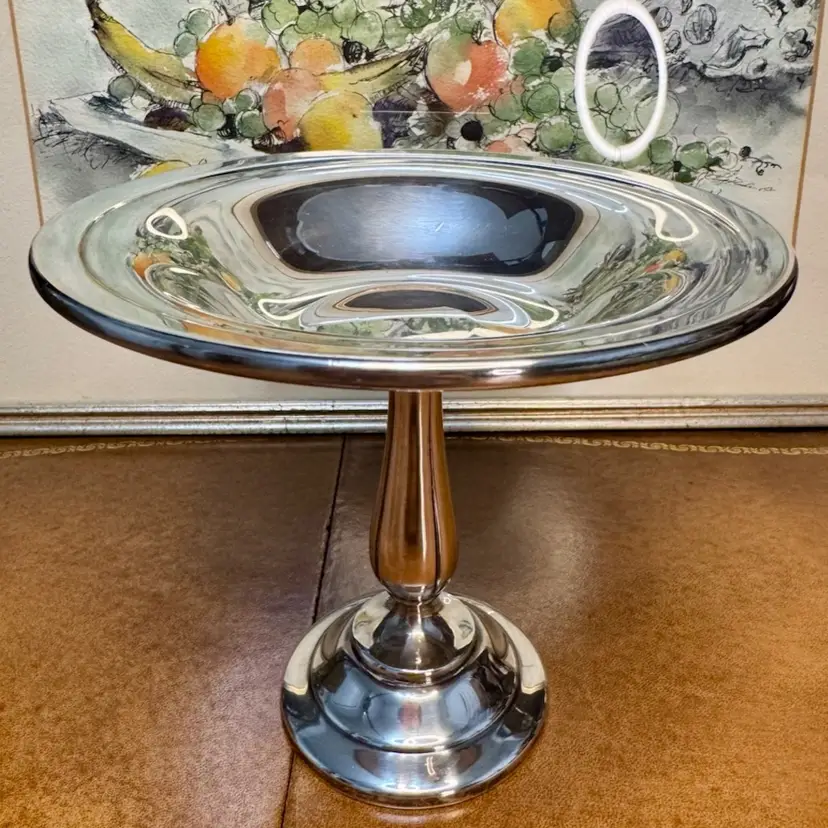 😻 7x6” elegant Wallace & Sons silver plate compote, wide shallow bowl resting on baluster pedestal base
