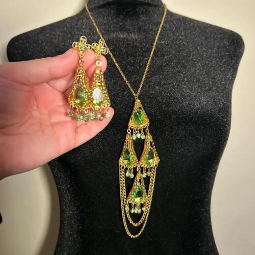 Stunning rare vintage Parklane gold and green faceted glass necklace and matching earrings