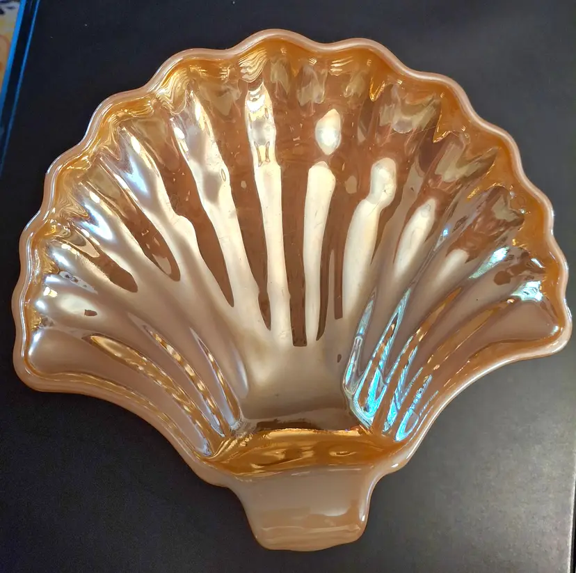 Lusterware Peach Clam Shell