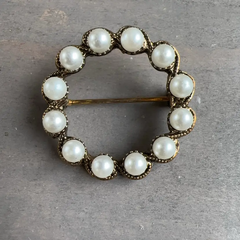 Vintage Pearl Brooch