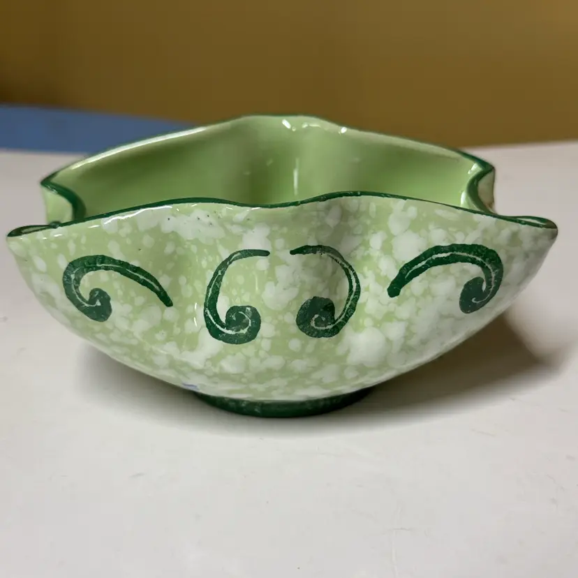 majolica art pottery bowl handcrafted in Italy 6” by 4.25” by 3”