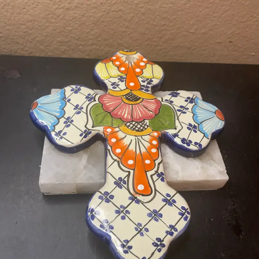 Exquisite Signed Gabriel Talavera Mexico Folk Art 8” Crucifix