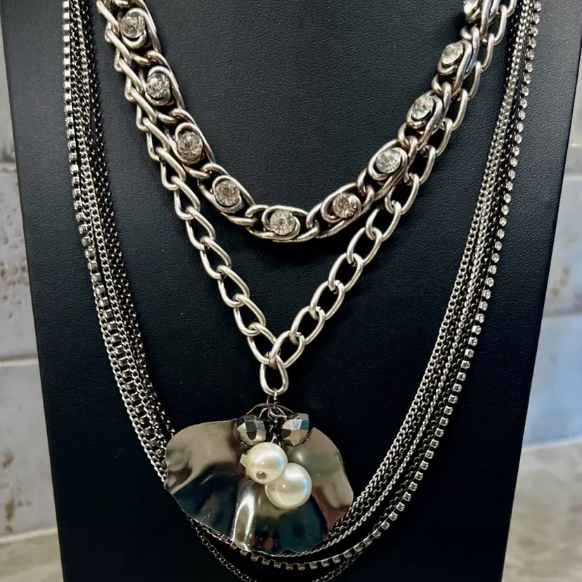 Vera Wang Gunmetal Clear Faceted Glass Layered Chain Faux Pearls 22"