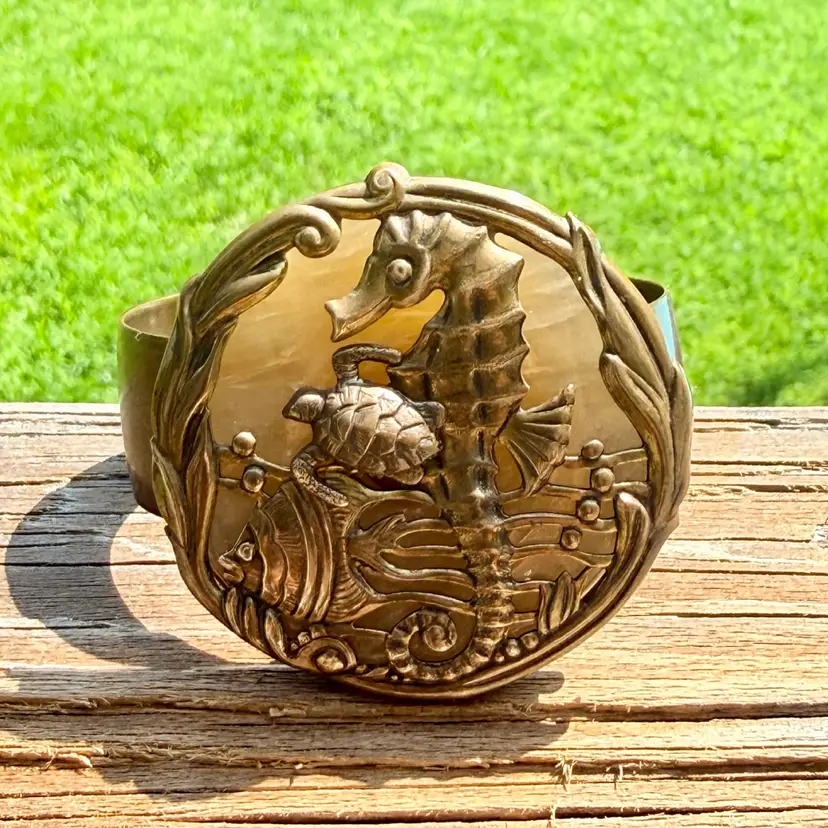 Vintage Jan Michaels of San Francisco Seahorse Medallion Agate Brass Cuff Bracelet 2.32” Inner Diameter