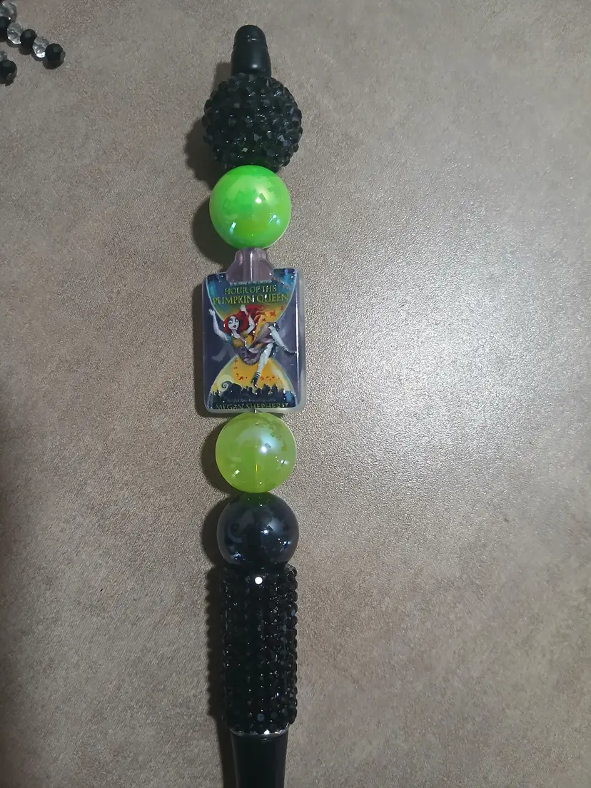 Black glitter pen Sally green beads