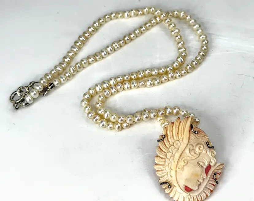 Vintage M&M Scognamiglio Italian Carved Shell Cameo Pearl Necklace 12.7g JR2061