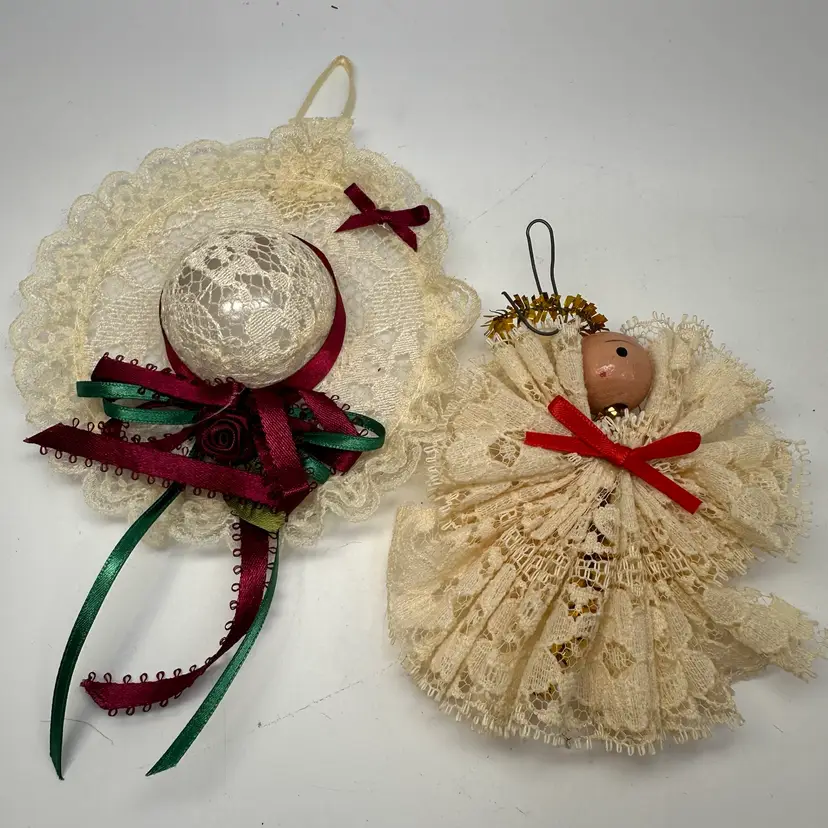 Vtg Victorian Lace Ornaments Set/2