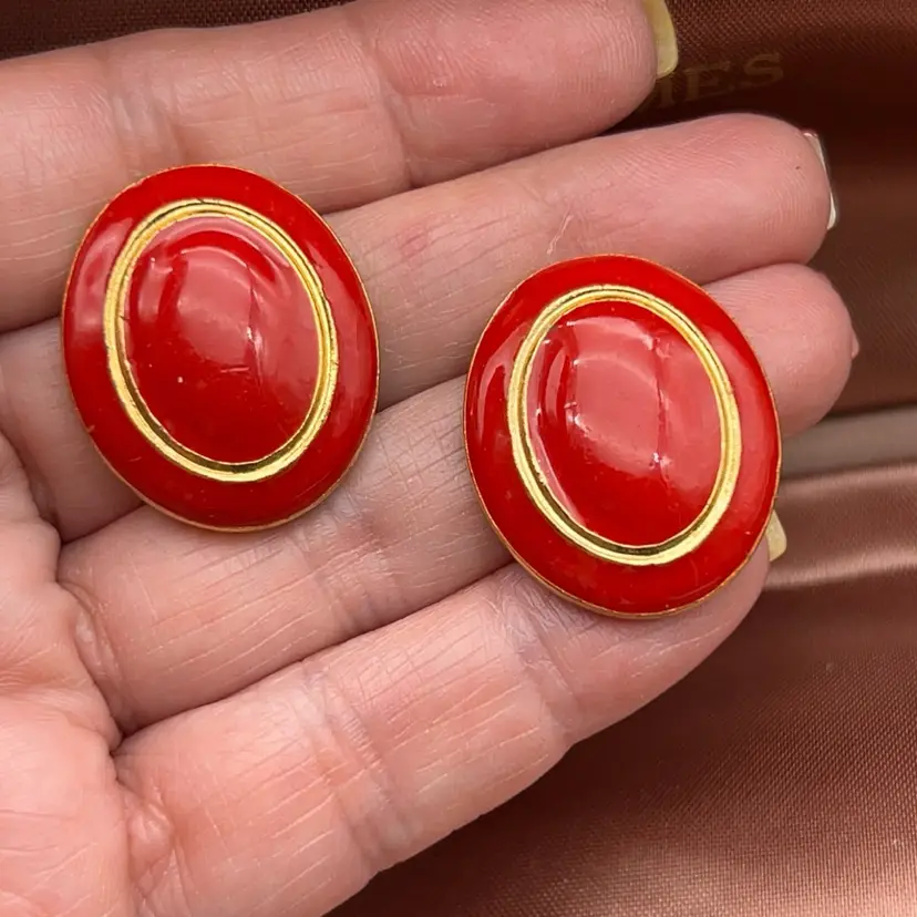 #01 Vintage 1980s Red Enamel Gold Tone Oval Pierced Statement Earrings
