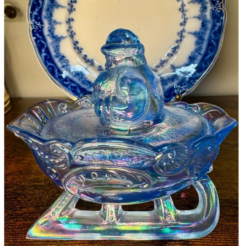 😻 vintage Westmoreland baby blue carnival iridescent glass dish w/lid, Santa on sleigh