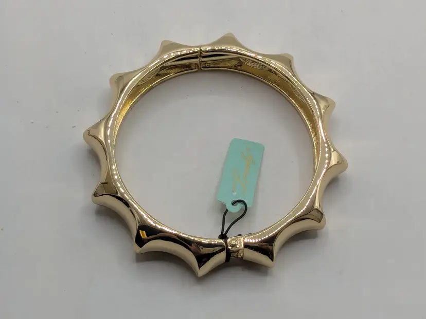 And Lovely Gold Tone Scalloped Hinged Bangle Bracelet NWT