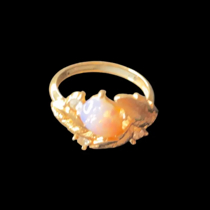 Beautiful Vintage Avon Fire Flower Size 7 Ring!  Gold Tone Leaf Band With A Faux Pink Opal Center Stone!