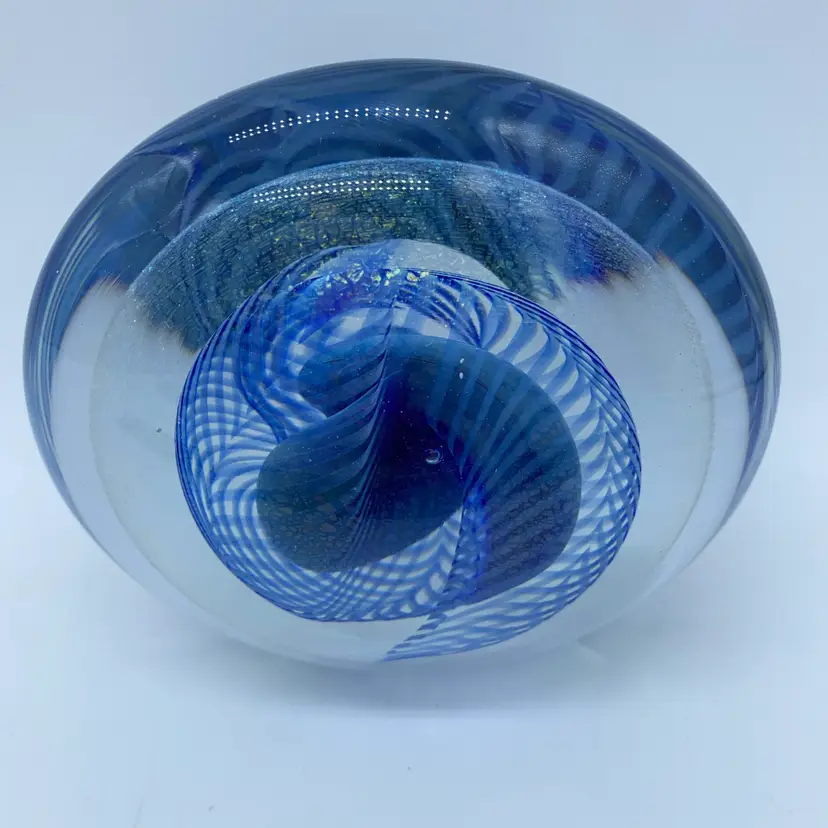 #0036 A Nautilus pattern art glass paperweight by Robert Eickholt 1993