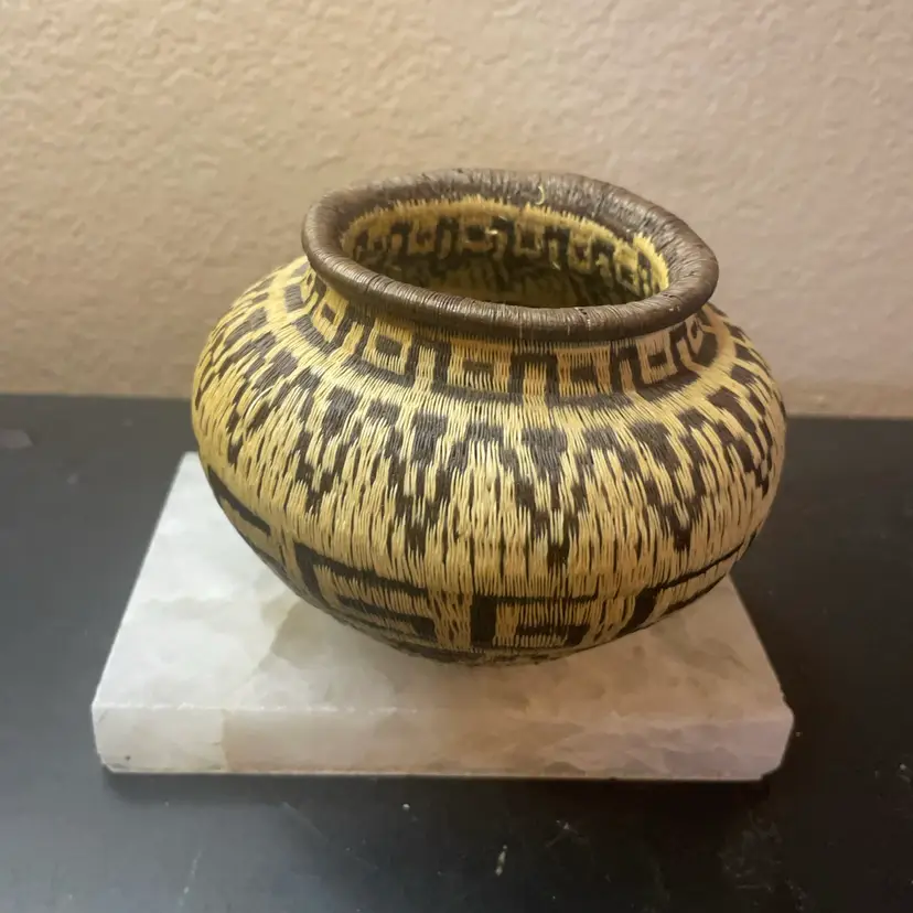 RARE HTF handcrafted Wounaan palm basket from Panama w/ geometric Greek key motif.
