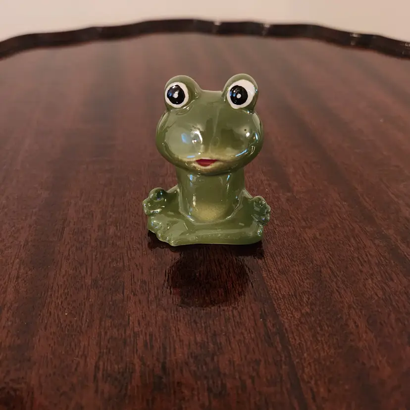 Frog salt or pepper shaker vintage-5 2 1/4"