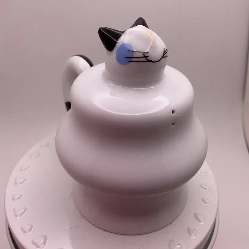 POW5 Villeroy & Boch SINGLE Shaker Cat Signed by Ruth Benedik 3.25"