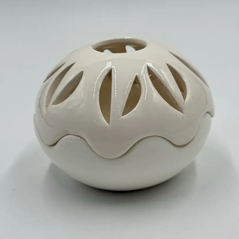 Fairy Light Vintage Lamplight Farms Cutout White Ceramic Tealight Candle Holder