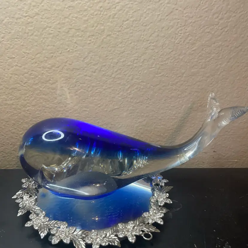 Gorgeous Dynasty Gallery Art Glass 11” Whale Figurine