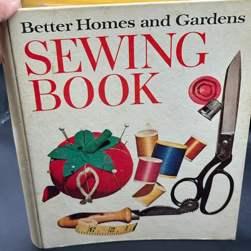 Vintage Better Homes & Gardens Sewing Book 1970 Hardcover 5 Ring Binder Retro