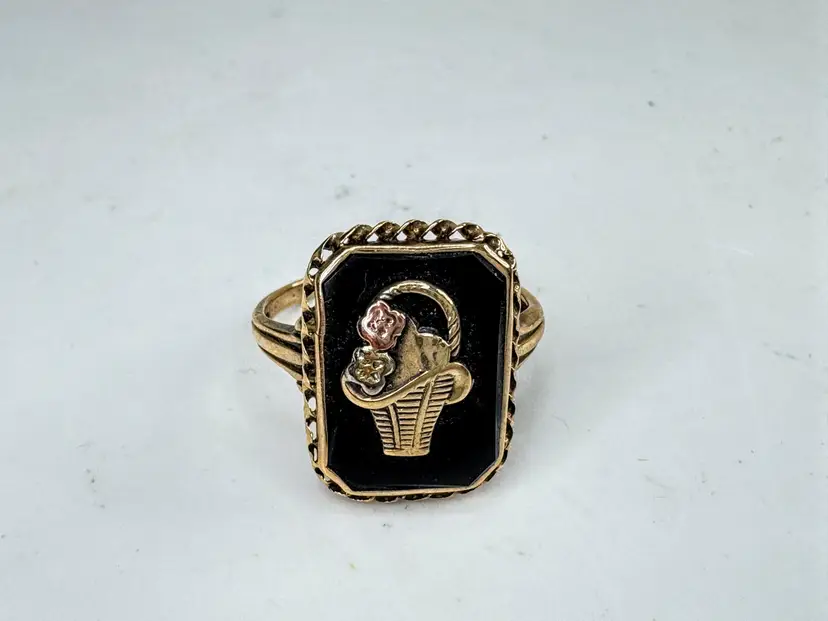 Early-Century 10K Gold Black Onyx Floral Basket Ring Size 6 2.6g JR2055