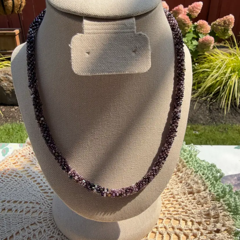 🐞 Vtg Bohemian Metallic Purple Spiral Beaded Rope Lariat Necklace with Integrated Loop & Toggle Ends 9”