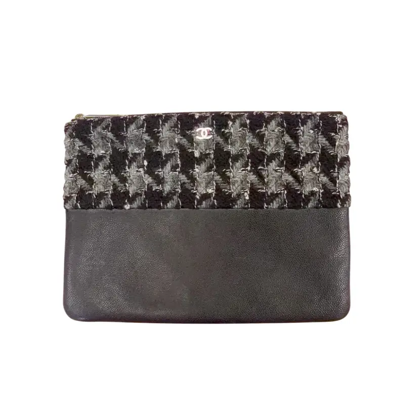Chanel Black & White Houndstooth Tweed Leather O-Case