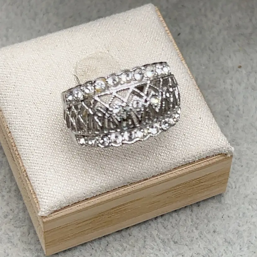 Vintage EDCO Silver Tone Rhinestone Filigree Statement Ring Size 6