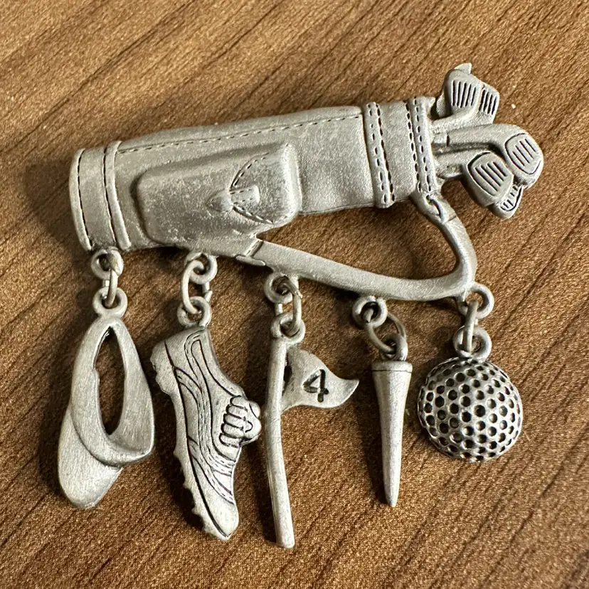 JJ Brooch Golf Bag With 5 Charms Pewter-Tone
