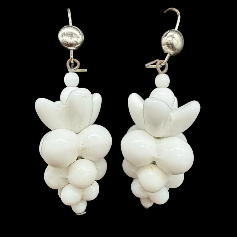 Vintage Milk Glass Grape 🍇 Cluster Dangle Earrings