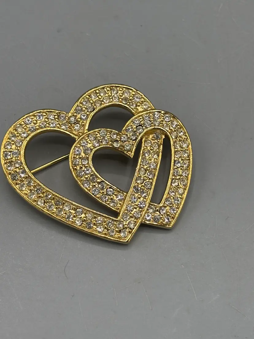 Gold tone double heart & crystal brooch