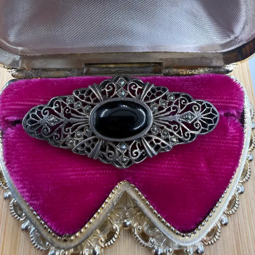 Vintage Sterling Silver Filigree And Onyx Brooch
