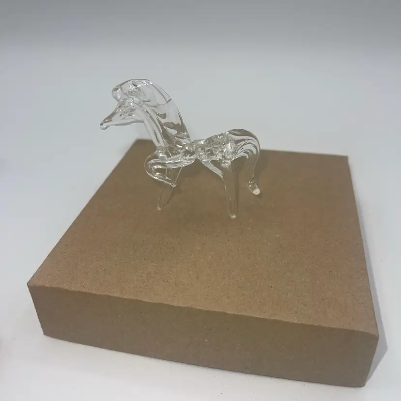 Art Glass Horse 2.5 Inches Please Note There Is A Crack