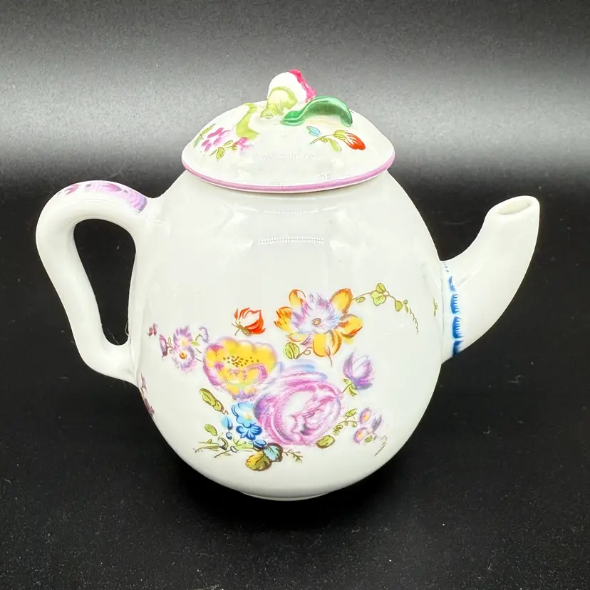 1985 Franklin Mint Fine Porcelain Miniature Vintage Mennecy Teapot Victoria & Albert Museum