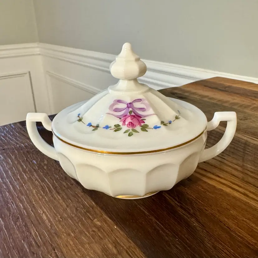 🎀 Vtg Westmoreland Milk Glass Lidded Bowl