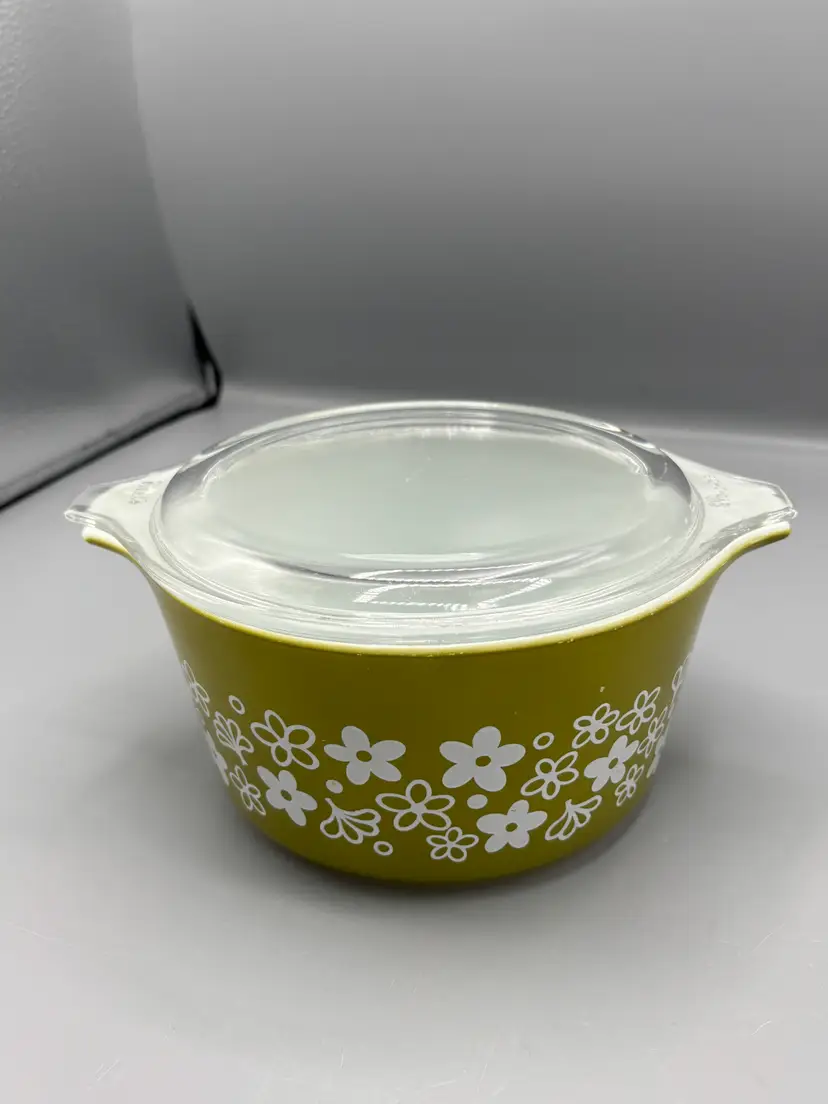 Vintage Pyrex 2.5 qt green Spring Blossom bowl