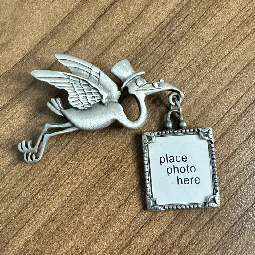 JJ Brooch Picture Frame Stork Pewter-Tone