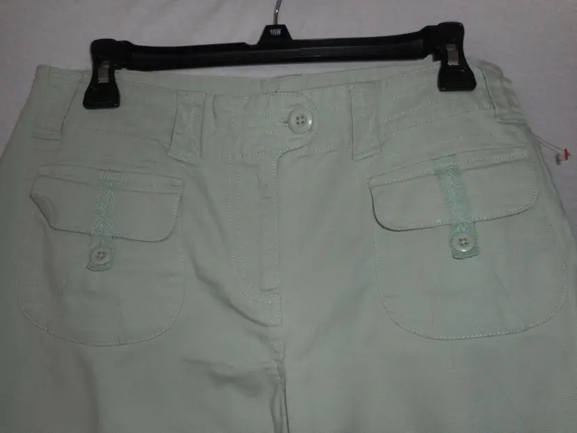 B. Moss Size 8 Light green capri pants rolled cuff cotton blend