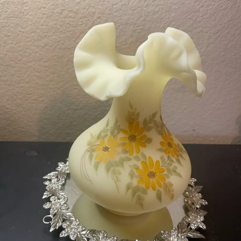 Gorgeous Signed Fenton 7.5” Daisies Satin Custard Glass Ruffled Vase