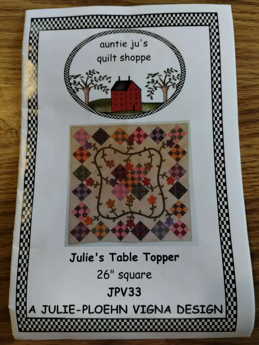 Julie's Table Topper Complete Wool and Fabric Quilt Kit, 26 Inches Square, Flowers, Triangles