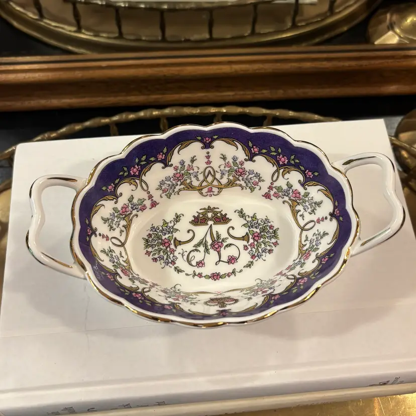 Queen Victoria Basket