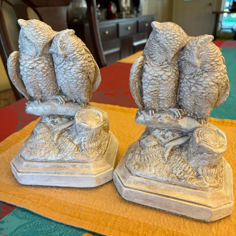 Shabby Chic Owl Bookends Pair - Cuddling Owls on Log Stump - Resin - Farmhouse