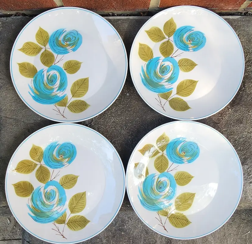 Vintage 4 "Mikasa Dorado Patt. Focus-Shape 10.5" Dinner Plates. 90s era