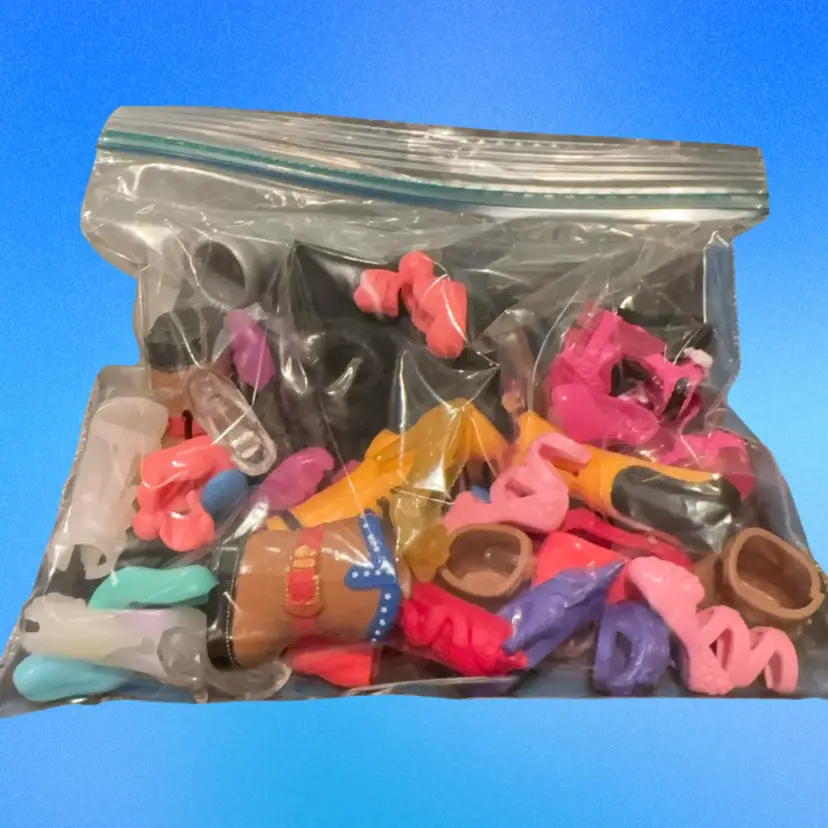 065 Doll Shoes - Over 12 Pair.