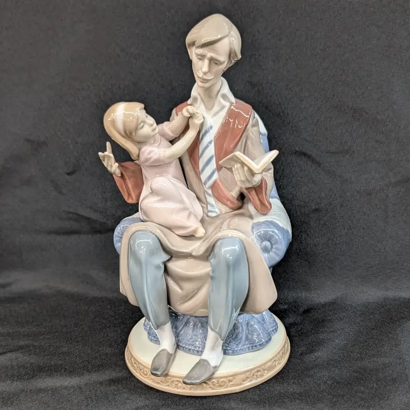 Lladro Daddy's Girl #5584 Dad Reading to Little Girl Porcelain Figurine Spain