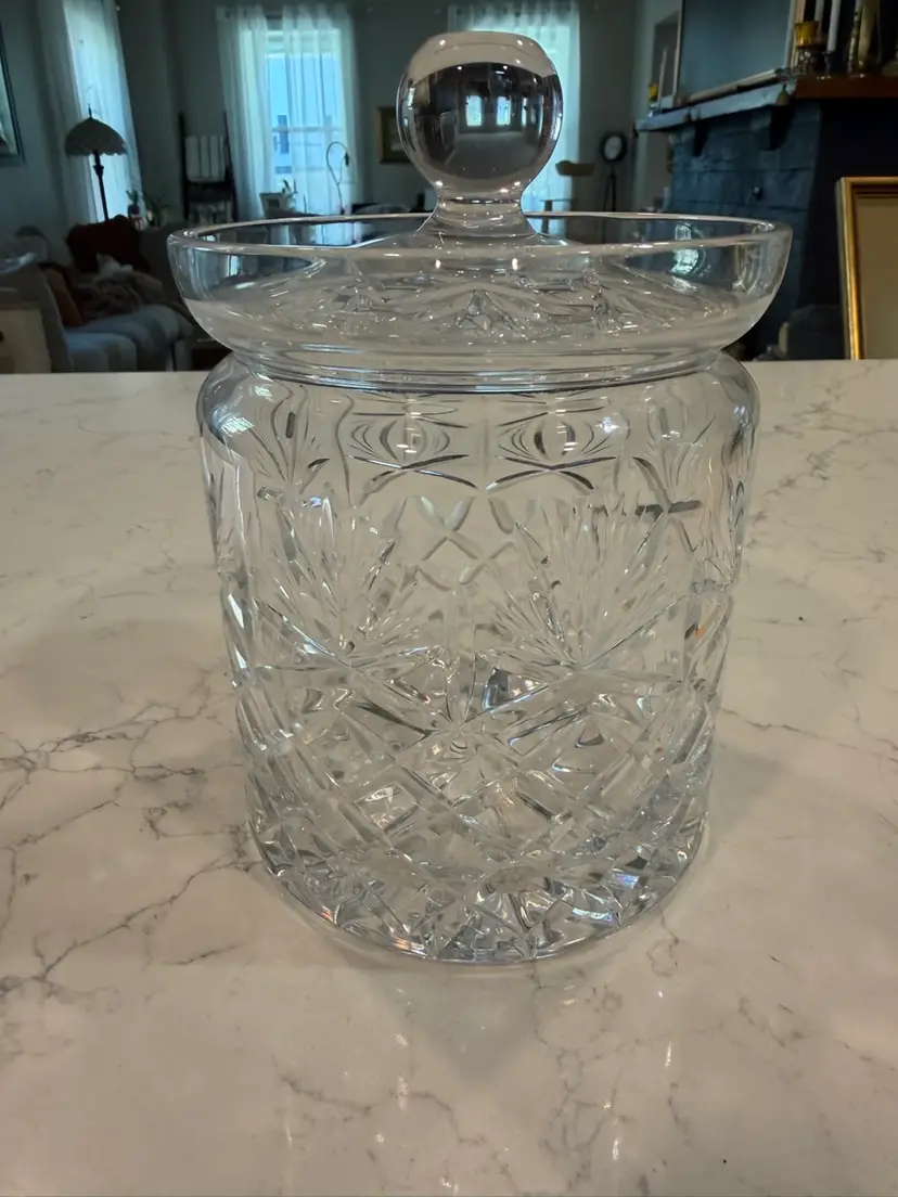 🪺Lead Crystal Biscuit Jar