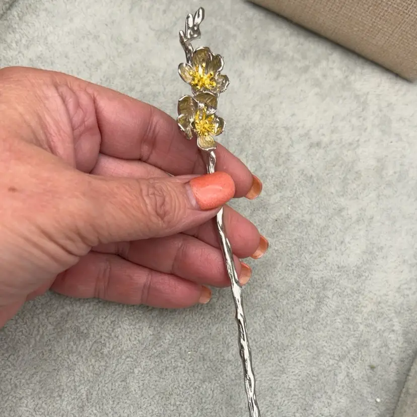 #01 Artisan Silver Tone Floral Hair Pick Hair Stick Gold Tone Blossom Accents 6.5”