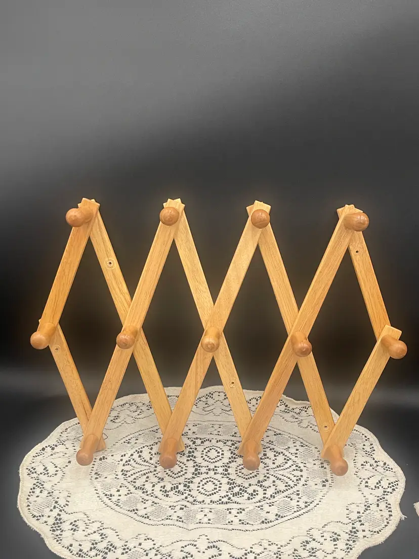 13 Peg Expandable Wall Rack
