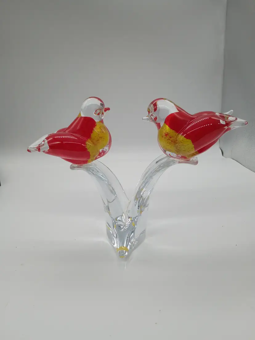 Murano Hand Blown Art Glass Sculpture of 2 Love Birds on a Branch Signed L.E.