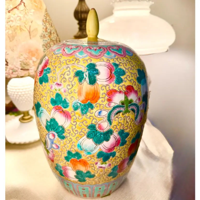 😻 14x8” vintage Chinese Famille Jaune (yellow ground) porcelain ginger jar with lid