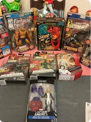 DJnSJ- Figures And Comics