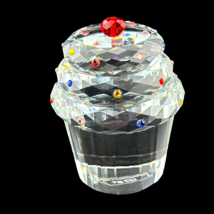 Beautiful Crystal Cupcake Paperweight By Simon Designs 3.75” Tall 2.5” Wide